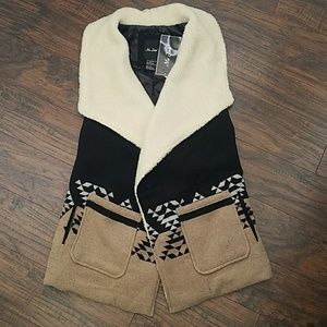 NWT Aztec Print Wrap Vest